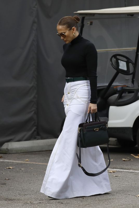 JENNIFER LOPEZ Out for Lunch in Bel Air 01/16/2022
