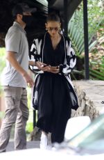 JENNIFER LOPEZ Out Shopping in Venice 01/16/2022