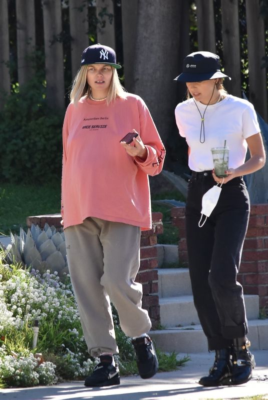 JESSICA and ASHLEY HART Out Hiking in Los Feliz 01/24/2022