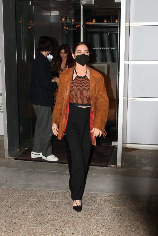 JESSICA and LISA ORIGLIASSO Leaves Bondi Icebergs in Sydney 01/02/2022