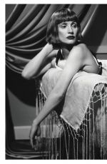 JESSICA CHASTAIN in L