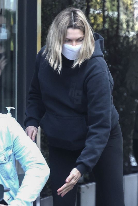 JESSICA HART Out Shopping in Silver Lake 01/08/2022
