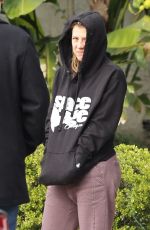 JODIE SWEETIN Outside Her Home in Studio City 01/10/2022