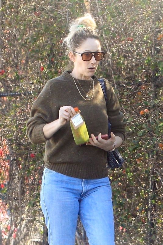 JUDY GREER Out Hiking in Los Angeles 01/26/2022