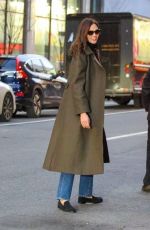 KARLIE KLOSS Leaves Her Apartment in New York 01/20/2022