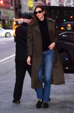 KARLIE KLOSS Leaves Her Apartment in New York 01/20/2022