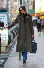 KARLIE KLOSS Leaves Her Apartment in New York 01/20/2022