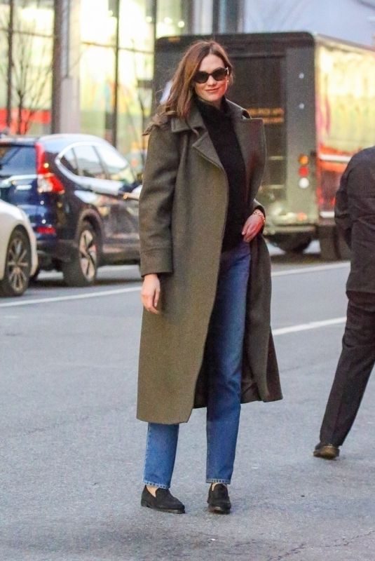 KARLIE KLOSS Leaves Her Apartment in New York 01/20/2022