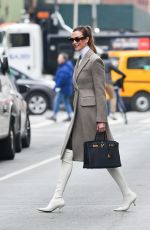 KARLIE KLOSS Out and About in New York 01/25/2022