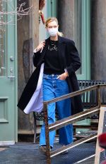 KARLIE KLOSS Visiting a Dentist in New York 01/18/2022