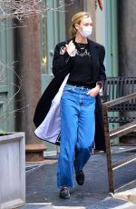 KARLIE KLOSS Visiting a Dentist in New York 01/18/2022