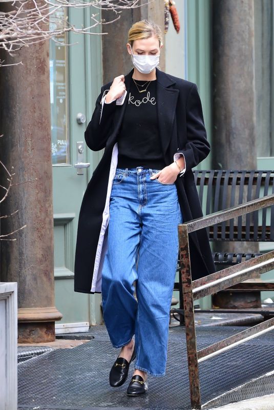 KARLIE KLOSS Visiting a Dentist in New York 01/18/2022
