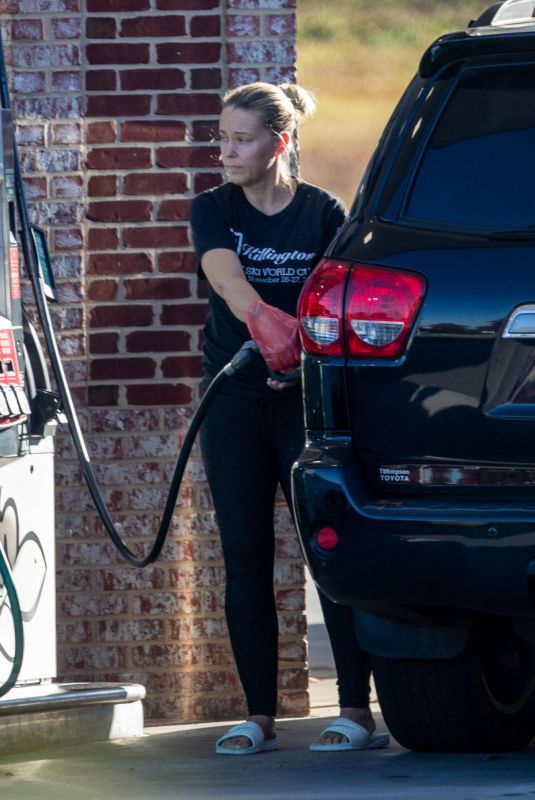 KATE GOSSELIN at a Gas Station in North Carolina 01/04/2022