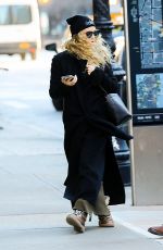 KATE HUDSON Arrives at Her Hotel in New York 01/16/2022