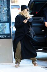 KATE HUDSON Arrives at Her Hotel in New York 01/16/2022