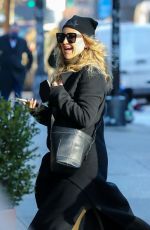 KATE HUDSON Arrives at Her Hotel in New York 01/16/2022
