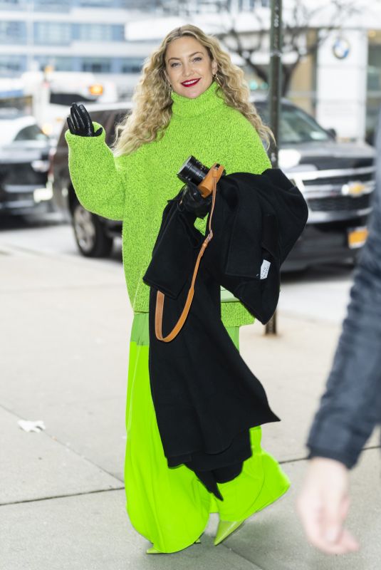 KATE HUDSON Out and About in New York 01/25/2022