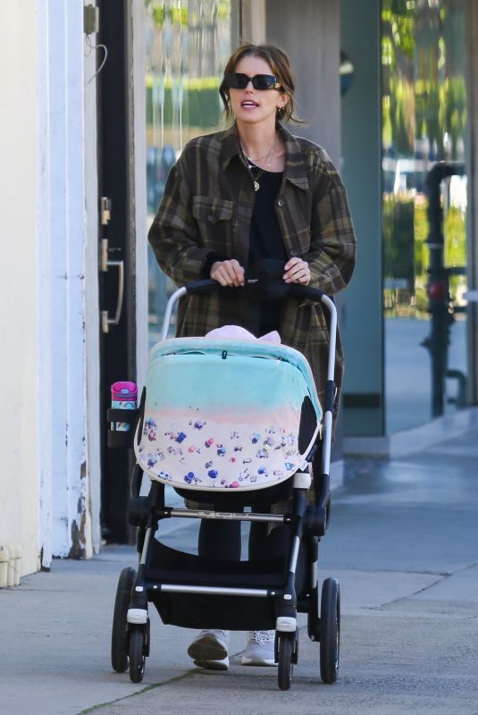 KATHERINE SCHWARZENEGGER Out with Her Baby in Brentwood 01/30/2022