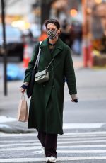 KATIE HOLMES Leaves a Bookstore in New York 01/03/2022