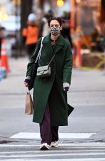 KATIE HOLMES Leaves a Bookstore in New York 01/03/2022