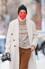 KATIE HOLMES Out in New York 01/04/2022