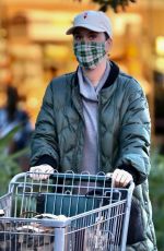 KATY PERRY Shopping at Erewhon Market in Los Angeles 01/09/2022