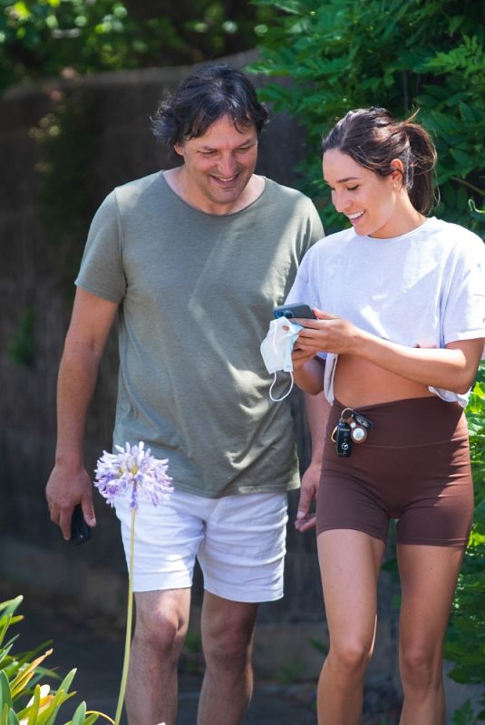 KAYLA ISTINES Out with Her Dad in Adelaide 01/02/2022