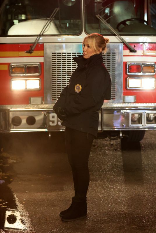 KELLI GIDDISH on the Set of Law and Order: SVU in Bushwick 01/05/2022