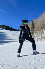 KELLY BENSIMON OUt at Slopes in Aspen 01/17/2022