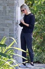 KELLY RIZZO Collects Mail Outside Her Home in Los Angeles 01/20/2022