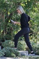 KELLY RIZZO Collects Mail Outside Her Home in Los Angeles 01/20/2022