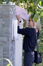 KELLY RIZZO Collects Mail Outside Her Home in Los Angeles 01/20/2022
