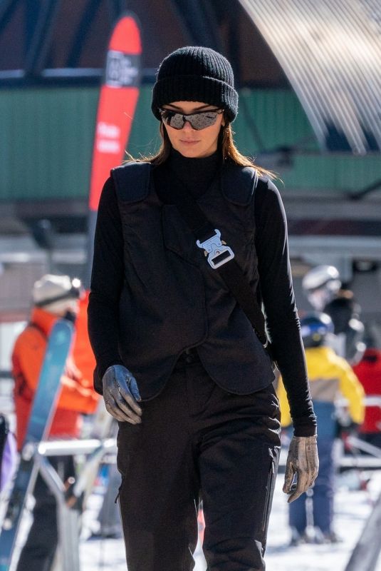 KENDALL JENNER at Highlands Ski Area in Aspen 01/16/2022