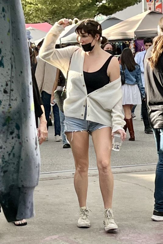 KESHA Out Shopping at a Flea Market in Los Angeles 01/17/2022