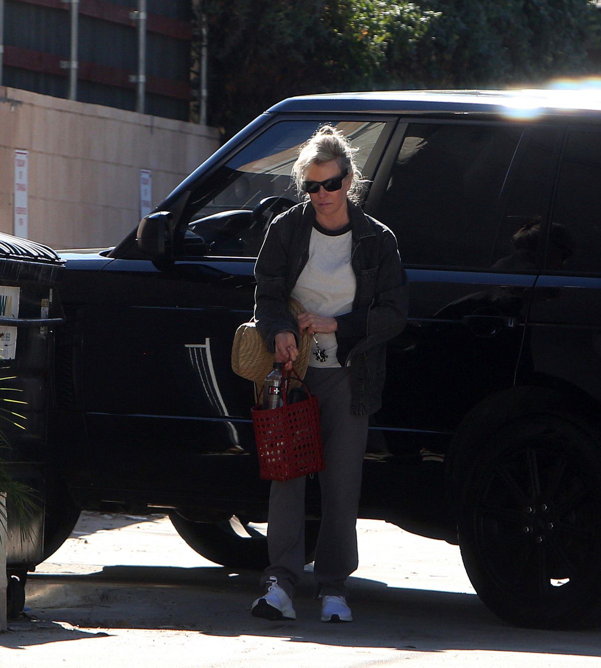 Kim Basinger – Arrives at her gym in Los Angeles