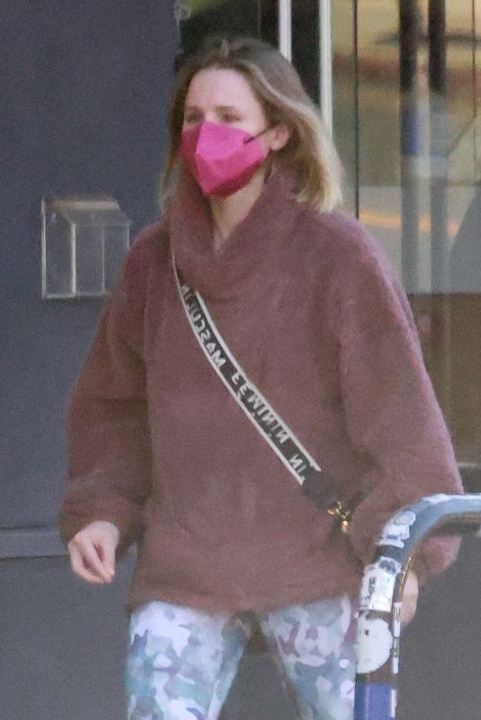 KRISTEN BELL Leaves Studio Metamorphosis in Los Feliz 01/27/2022