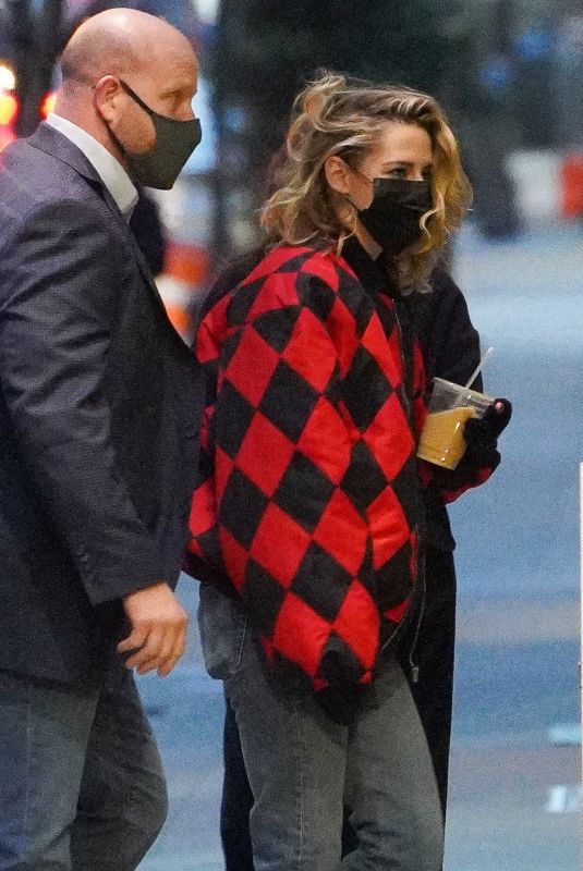KRISTEN STEWART Out and About in New York 01/23/2022