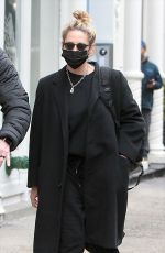KRISTEN STEWART Out and About in New York 01/25/2022