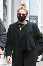 KRISTEN STEWART Out and About in New York 01/25/2022