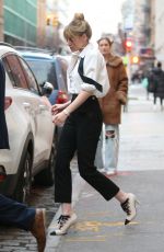 KRISTENS TEWART Leaves Her Apartment in New York 01/24/2022