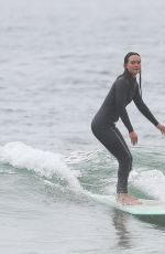  Leighton Meester - gets on her surfboard and shreds some morning waves out in Santa Monica, California | 06.01.2022 