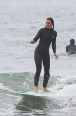  Leighton Meester - gets on her surfboard and shreds some morning waves out in Santa Monica, California | 06.01.2022 