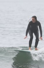  Leighton Meester - gets on her surfboard and shreds some morning waves out in Santa Monica, California | 06.01.2022 
