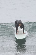  Leighton Meester - gets on her surfboard and shreds some morning waves out in Santa Monica, California | 06.01.2022 