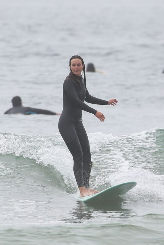 Leighton Meester – gets on her surfboard and shreds some morning waves out in Santa Monica, California | 06.01.2022