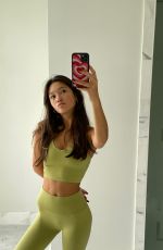 LILY CHEE - Instagram Photos and Video 01/08/2022