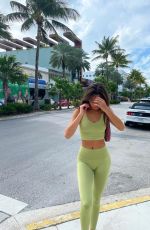 LILY CHEE - Instagram Photos and Video 01/08/2022