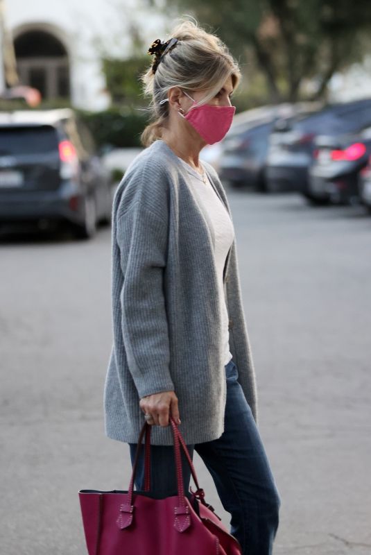 LORI LOGHLIN Leaves a Nail Salon in Beverly Hills 01/19/2022