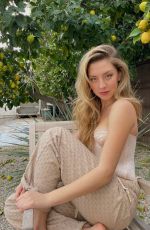LUNA MONTANA - Instagram Photos 01/18/2022