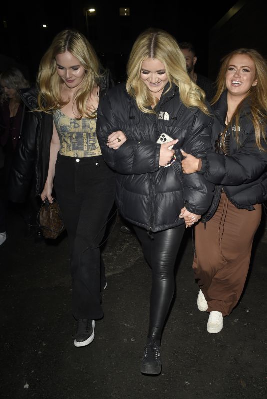MAISIE SMITH and TILLY and HOLLY RAMSAY Arrives at Menagerie Bar and Restaurant in Manchester 01/29/2022
